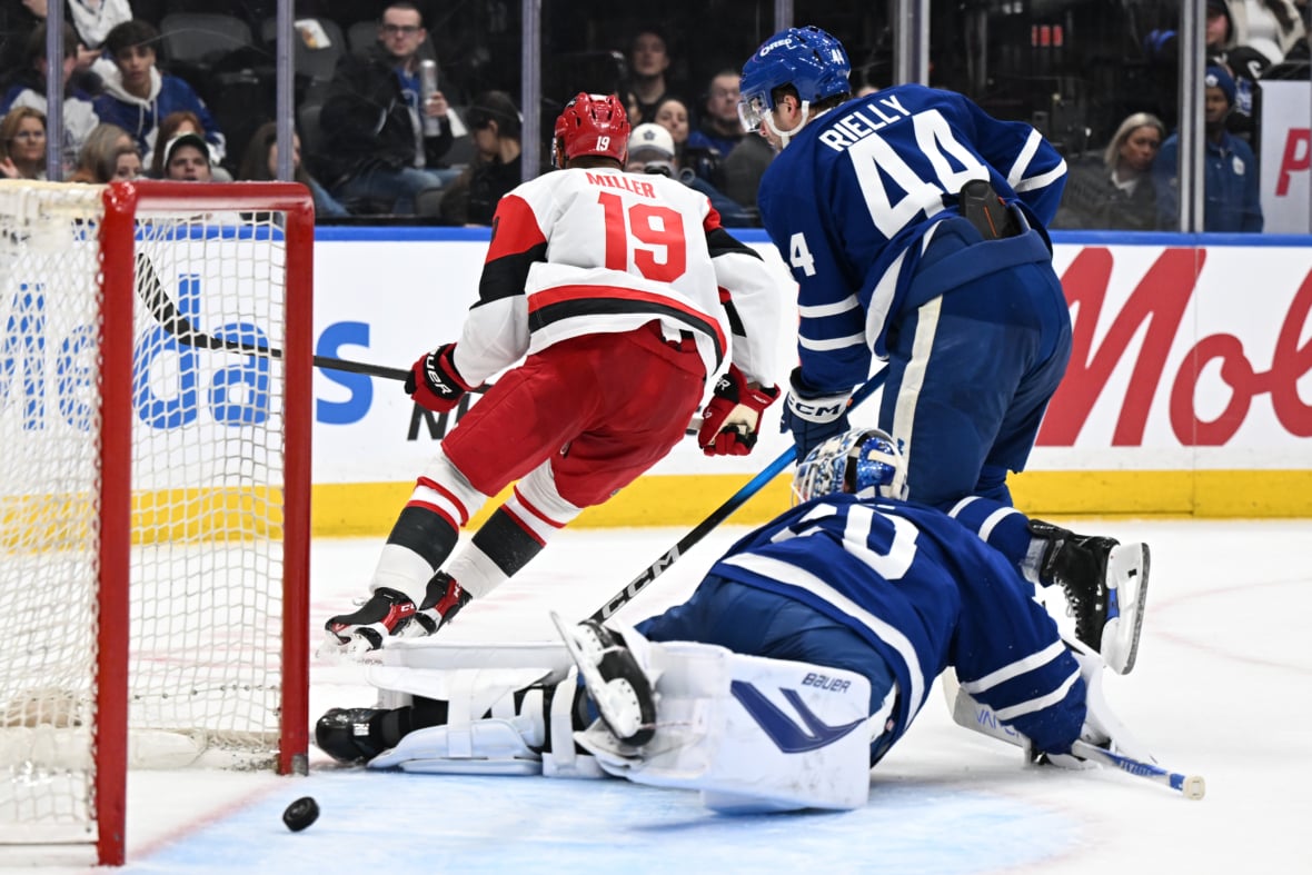 Hurricanes Carve Unusual Path to Victory Over Maple Leafs