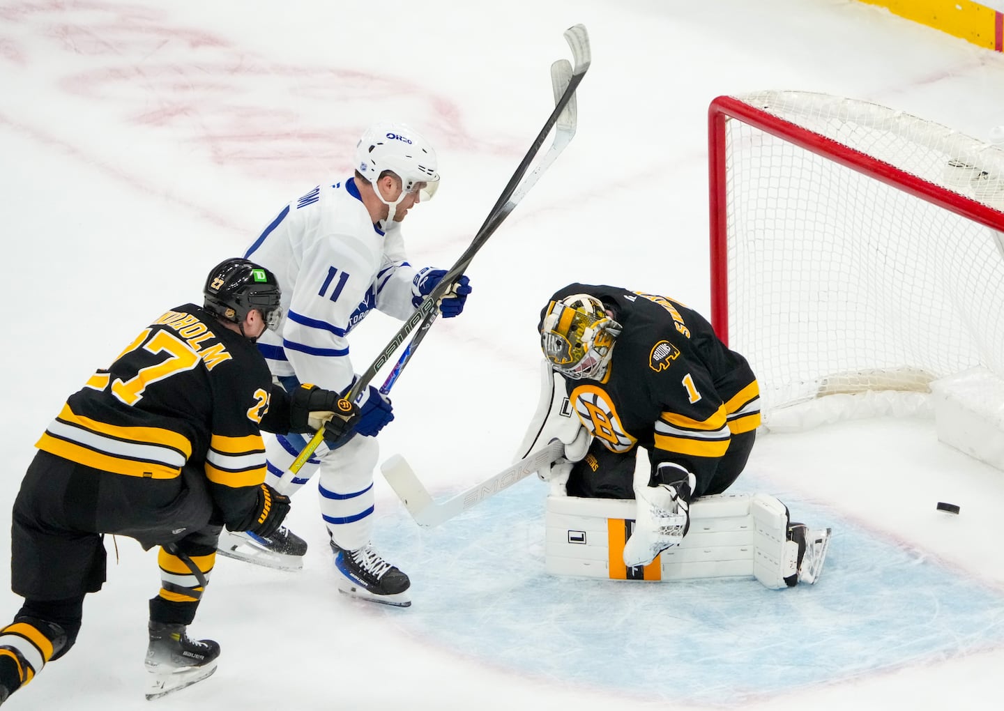 Max Domi's power-play goal at 18:08 of the second period gave the Maple Leafs the lead for good, 2-1, over the Bruins.