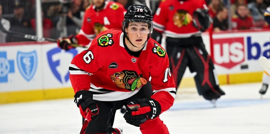 Blackhawks Survive Late Islanders Push, Soderblom & Lardis Shine in 4-3 Win