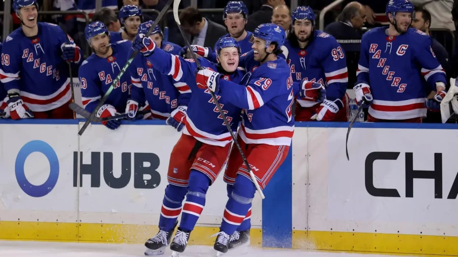 RECAP: Rangers embarrass Blackhawks 6-1