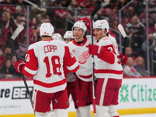Gibson and Talbot combine to make 30 saves in the Red Wings' 3-0 win over the Devils