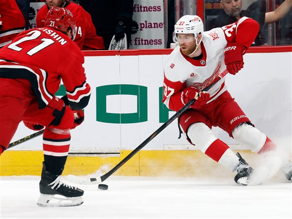 DeBrincat, Raymond each have goal, assist and Red Wings top Preds 4-2