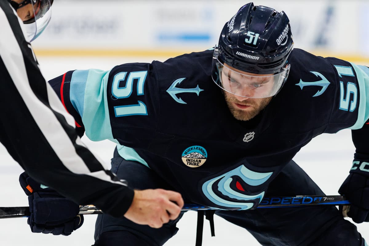 Kraken’s Shane Wright leaves game against Sabres
