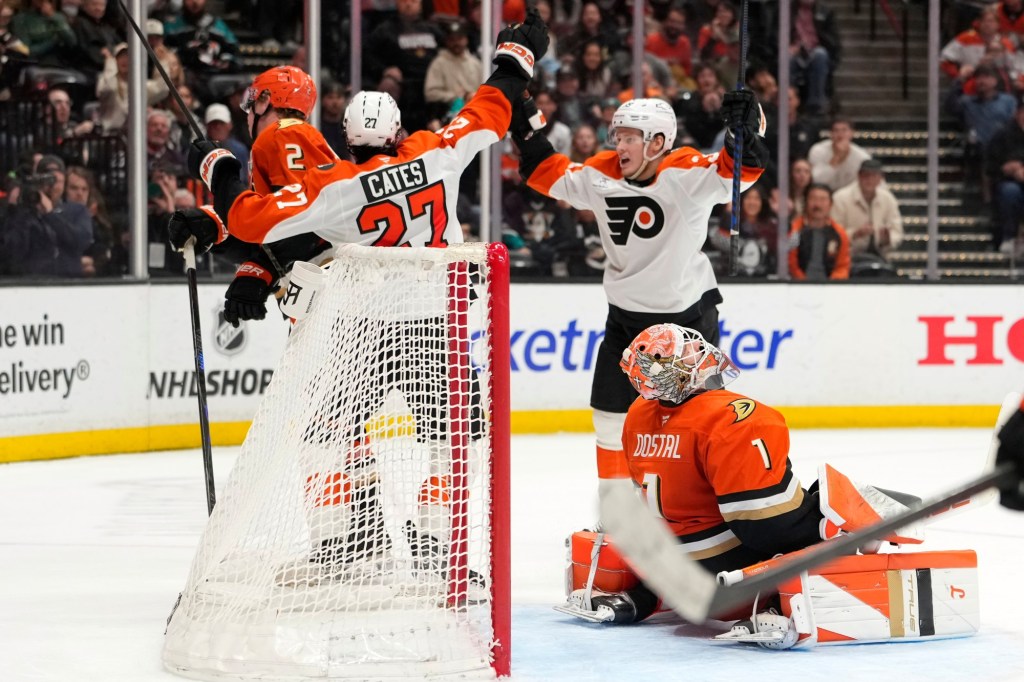 Flyers start crucial road trip with OT win over Ducks
