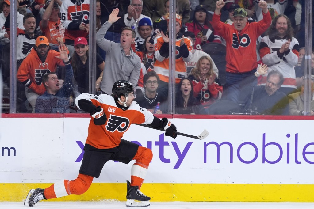 Flyers get just what they needed in easy win over Blackhawks