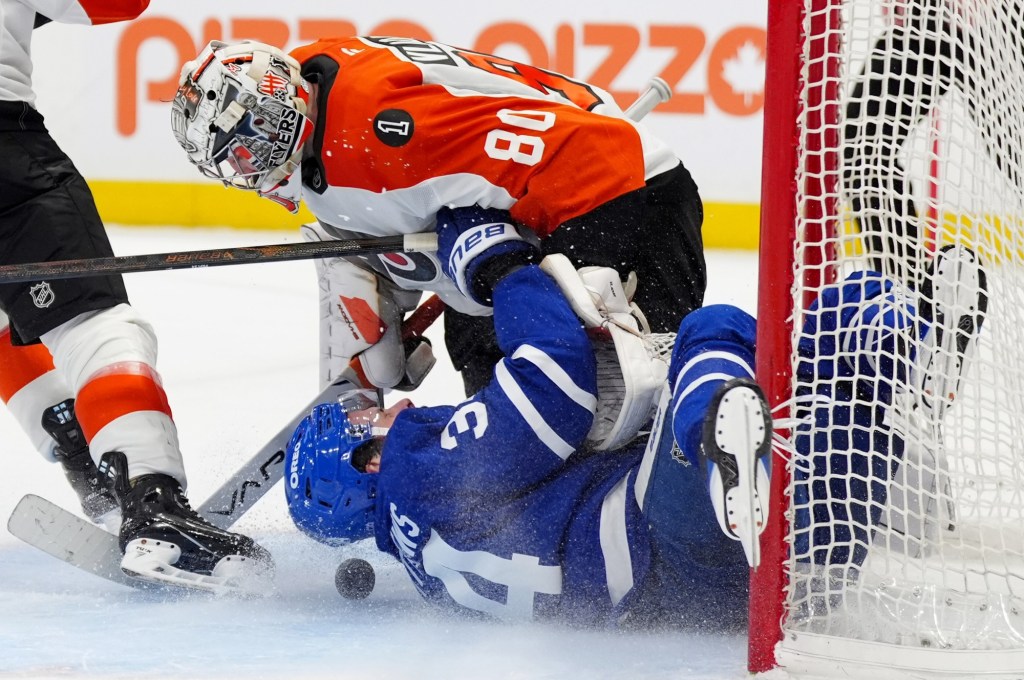 Flyers make it three straight with shootout win at Toronto