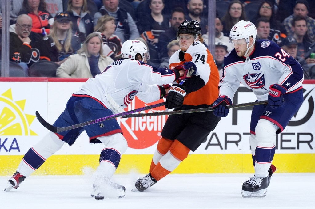 Flyers' lapse in second period costly in 3-2 loss to Blue Jackets