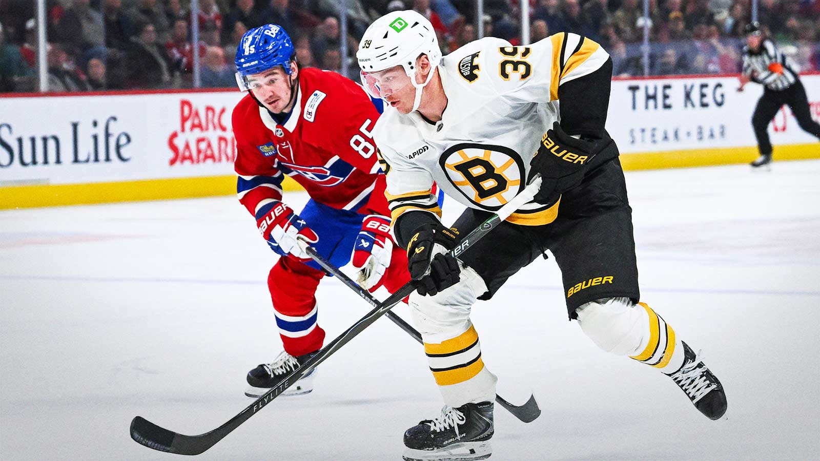 Boston Bruins center Morgan Geekie (39) plays the puck against Montreal Canadiens left wing Alexandre Texier (85) during the third period at Bell Centre.