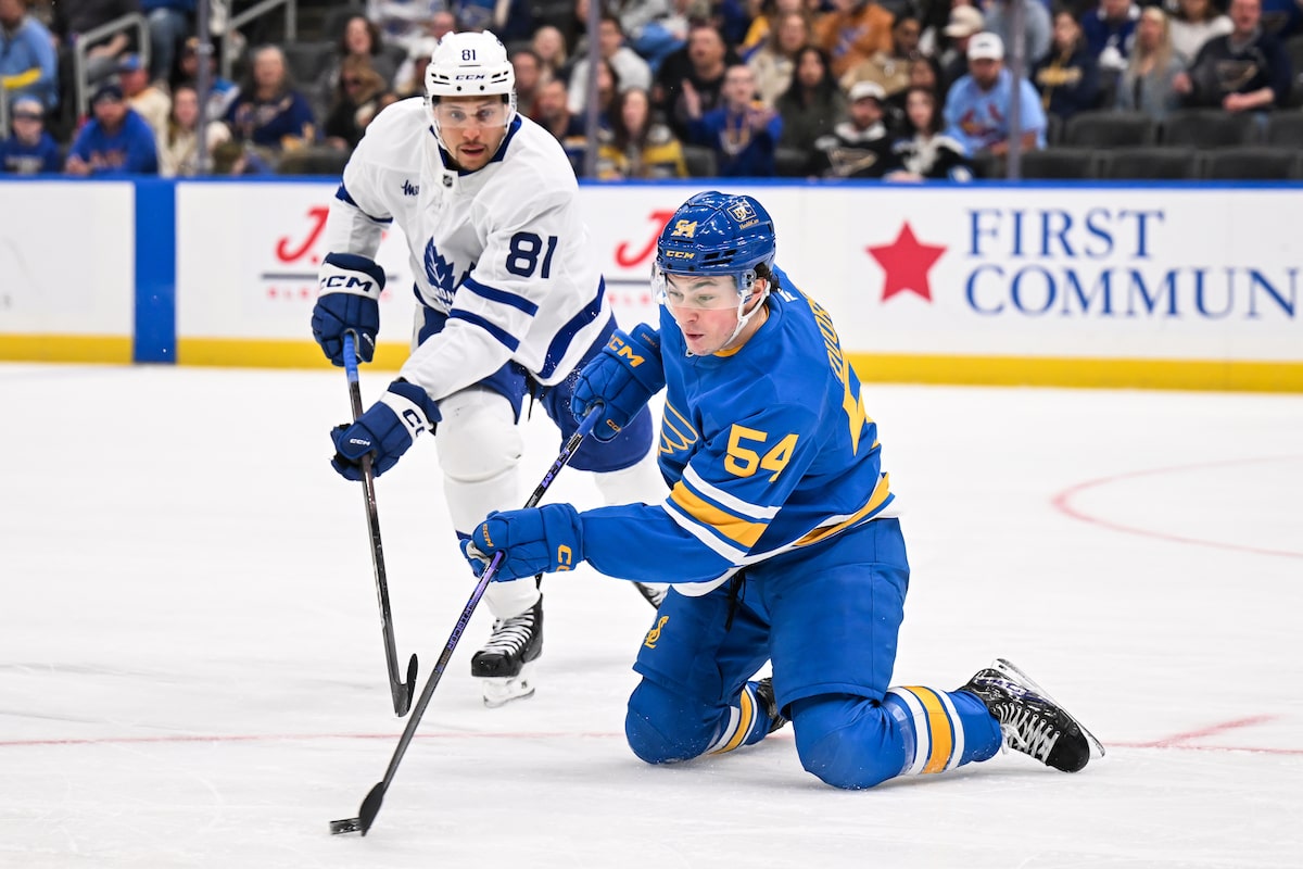 Holloway and Binnington lead St. Louis Blues to 5-1 victory against Maple Leafs