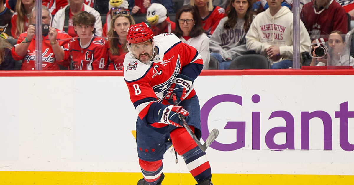 Ovechkin joins Gretzky as only players to score 1,000 goals in regular season and playoffs