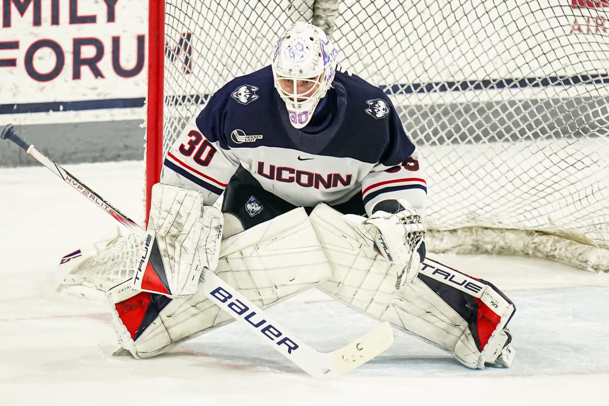 Panthers sign Tyler Muszelik to entry-level contract