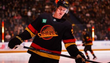 D Elias Pettersson back on the ice after leaving Canucks’ loss to Kraken with lower-body injury