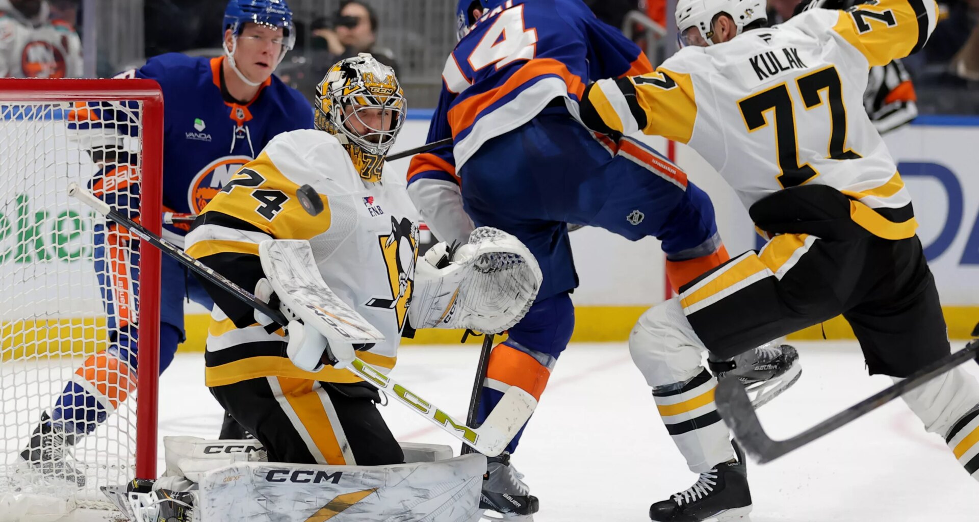 Isles and Pens Battling for Metropolitan Division Playoff Positions