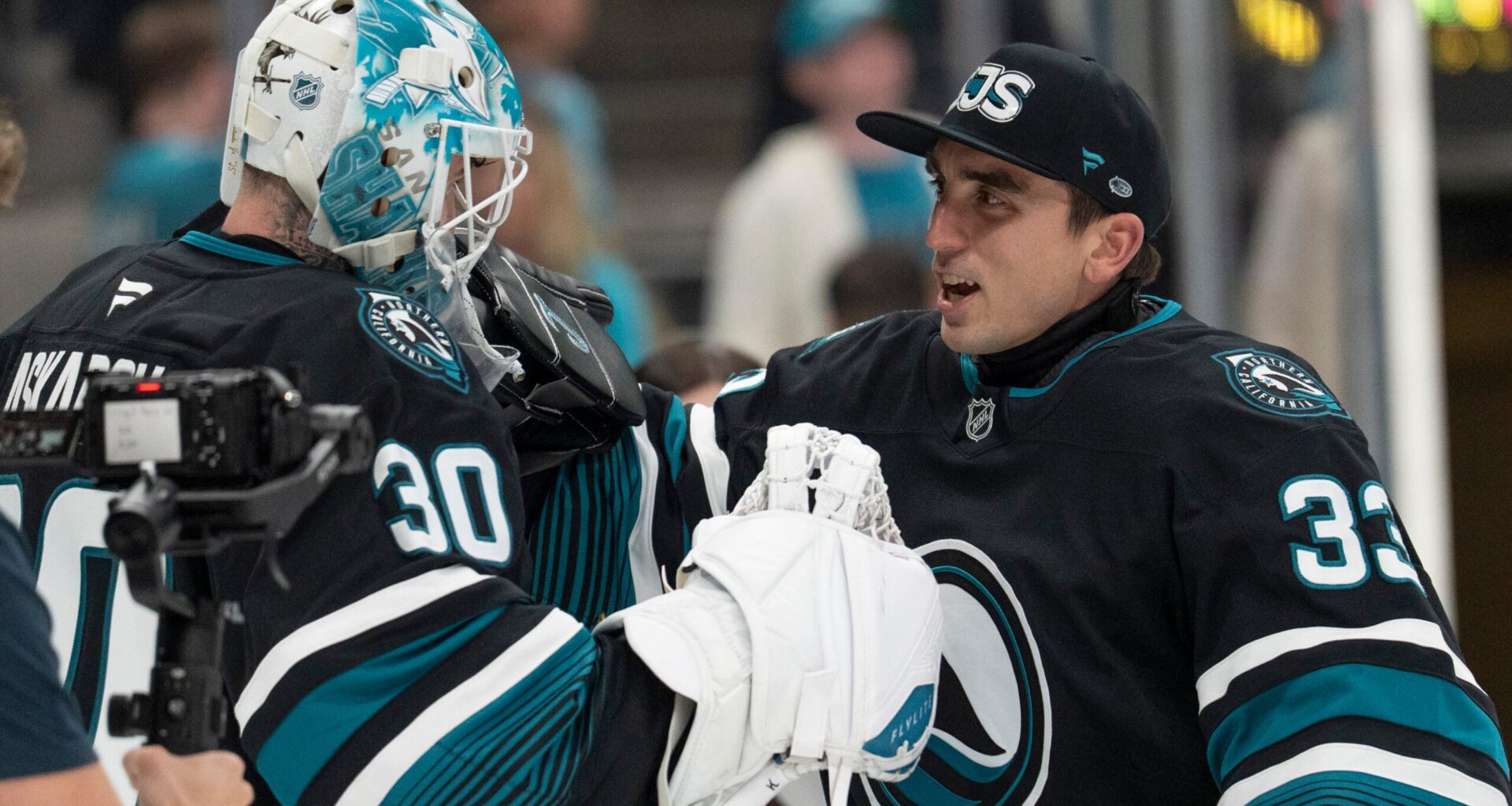 San Jose Sharks Extend Veteran Goalie - LWOS Hockey