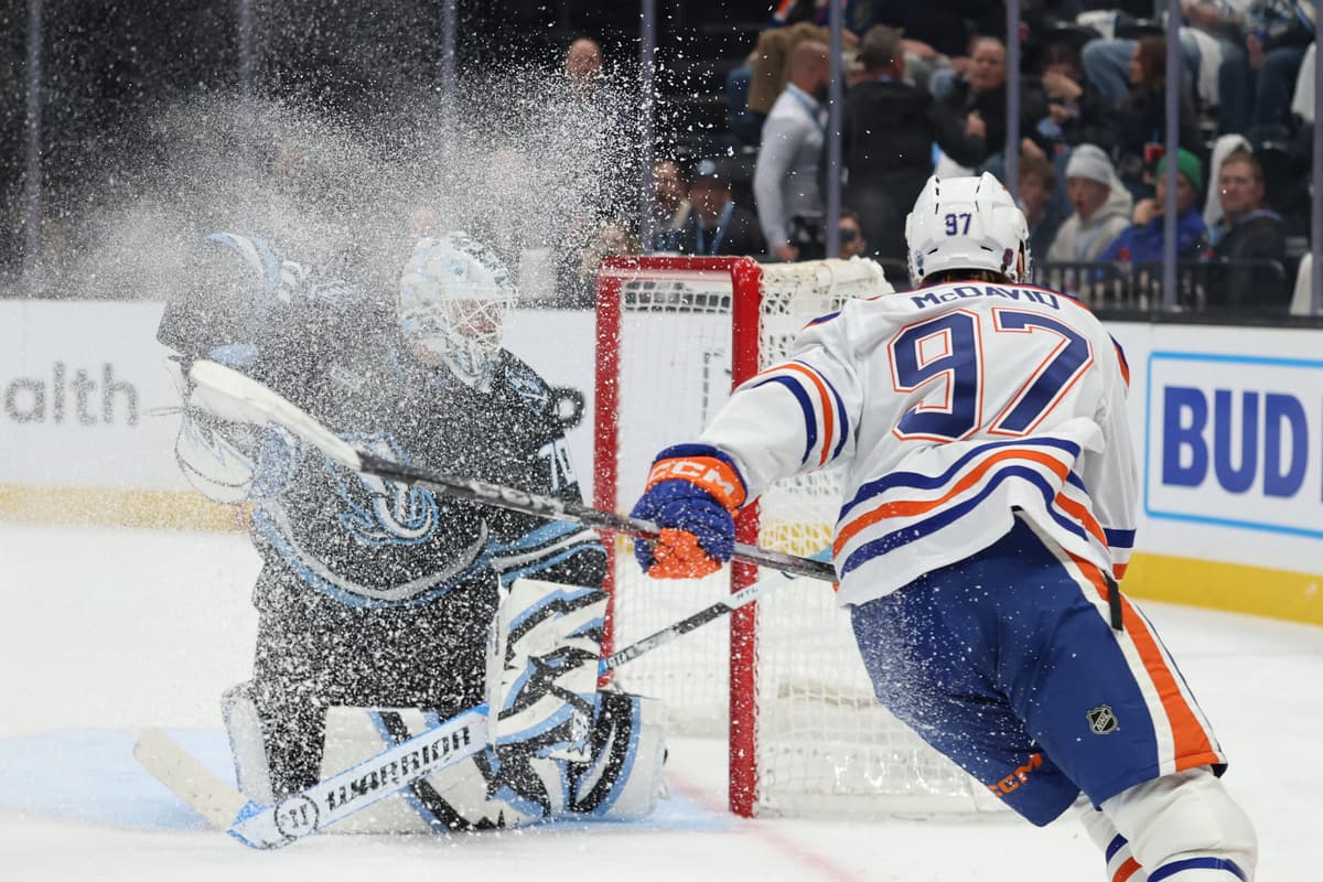 Oilers’ McDavid scores 400th goal, becomes third-fastest player to hit 1,200th point