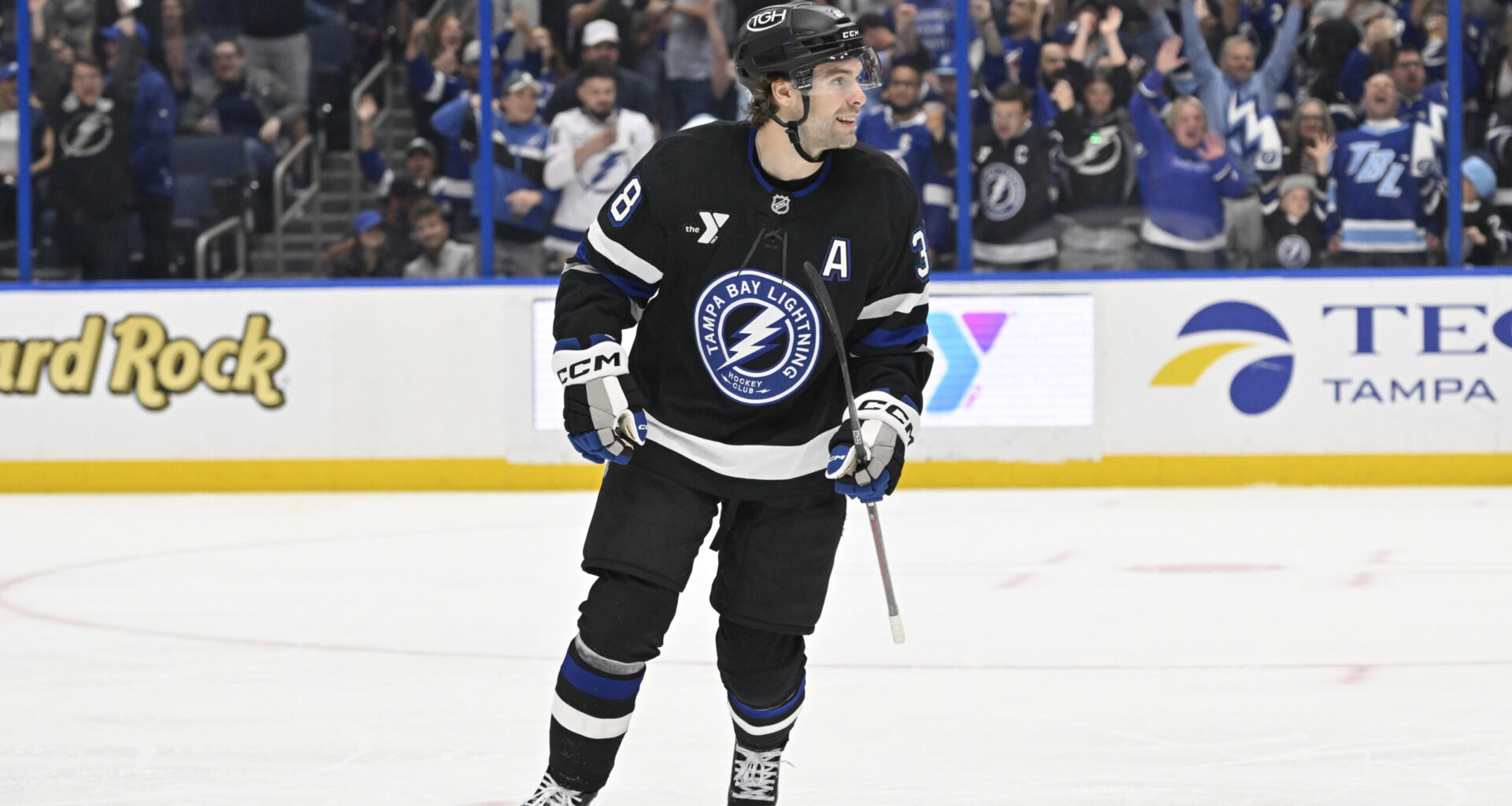 Lightning rally back from two goals down to beat the Senators, 4-2