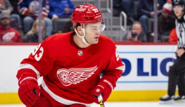 Red Wings Buffalo Sabres, 5-2, Keep Playoff Hopes Alive