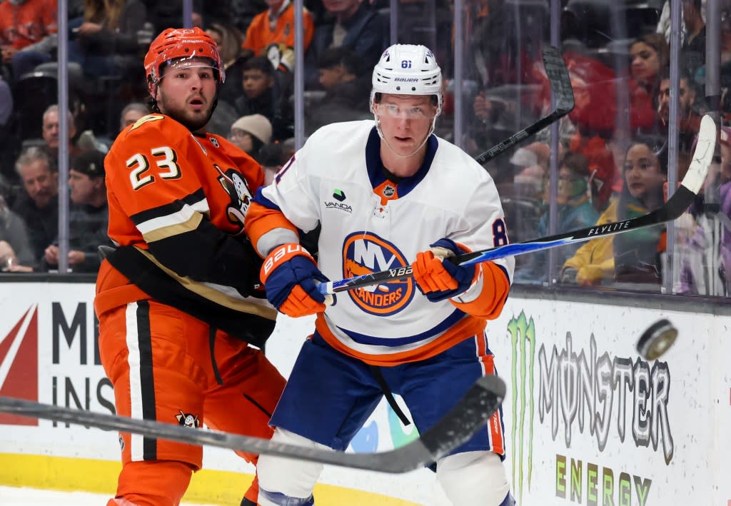 Ondrej Palat passes the puck after getting pressured by Mason McTavish during the Islanders’ blowout road loss to the Ducks. NHLI via Getty Images