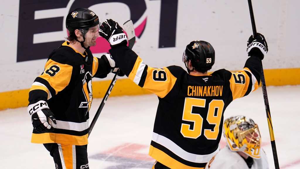 Tommy Novak scores in OT to lift the Penguins past the Bruins, 5-4