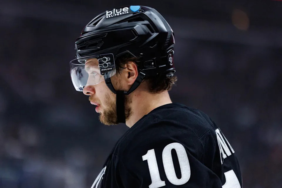 Los Angeles Kings left wing Artemi Panarin (#10) waits for the puck to drop during an NHL match against the Utah Mammoth on March 28, 2026 in Los Angeles, California.