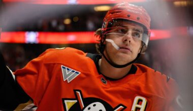 Ducks' Leo Carlsson returns after going to locker room