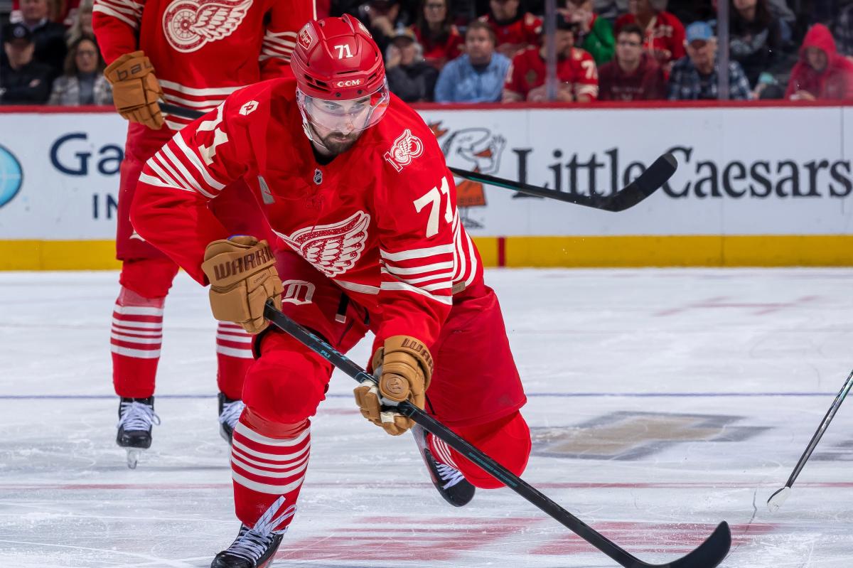 Get a 100% deposit match up to $100 + free pick for Red Wings vs. Sabres