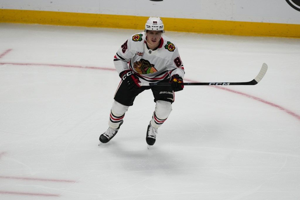 Chicago Blackhawks snap three game skid in rout of Mammoth