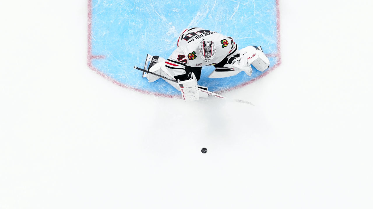Soderblom makes 22 saves for 1st NHL shutout, Blackhawks defeat Mammoth
