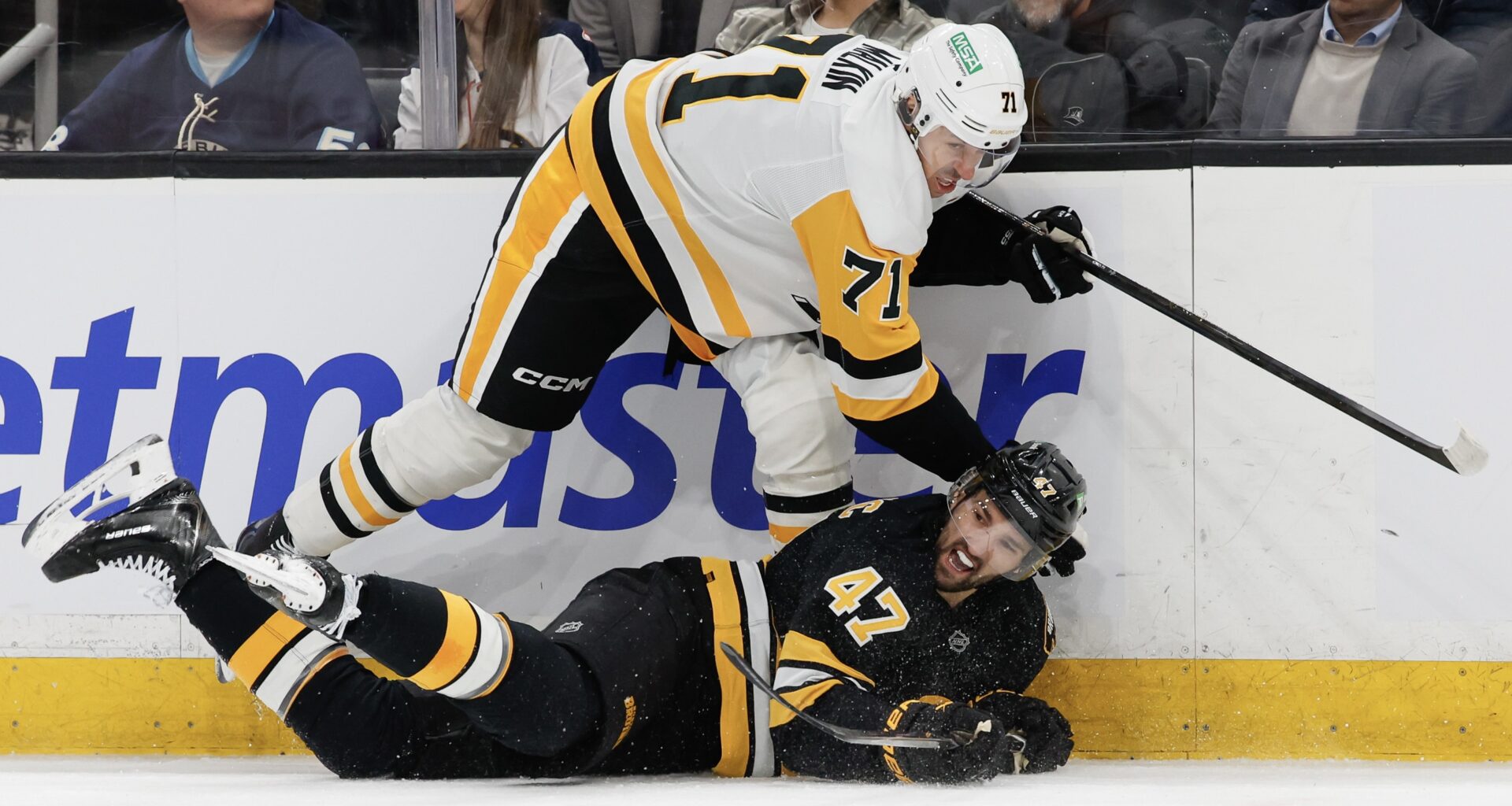 Final: Bruins 2, Penguins 1