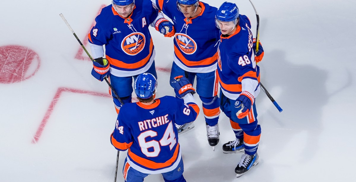 Islanders 3, Maple Leafs 1: Ritchie shines in homecoming