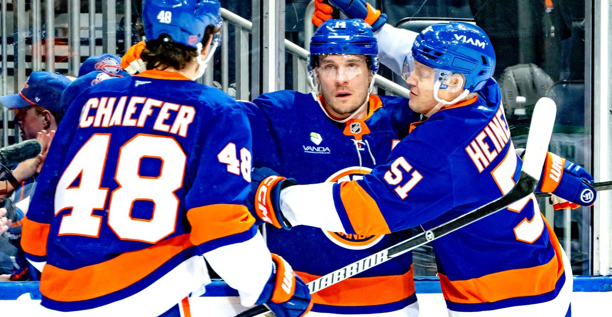 Islanders 2, Stars 1: Schaefer ties Potvin in important win