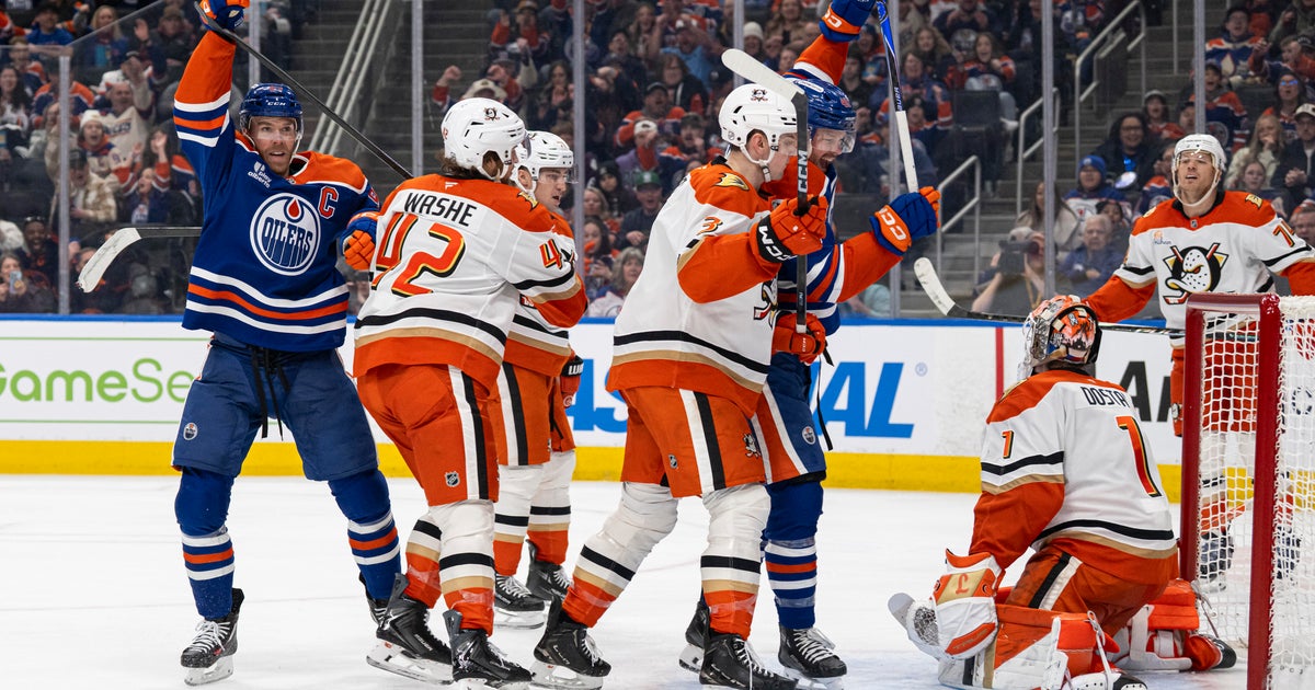McDavid moves back into scoring lead with 3 points as Oilers beat Ducks 4-2