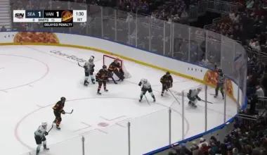 SEA@VAN: Tolopilo with a great save against Matty Beniers