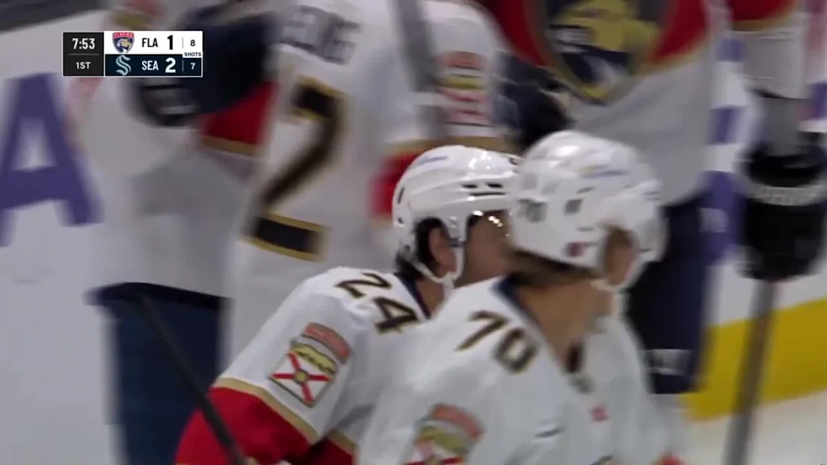 Vinnie Hinostroza with a Goal vs. Seattle Kraken