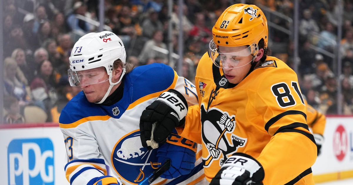 Sabres continue to sizzle, Malkin ejected