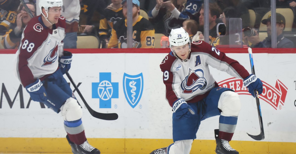 Recap: Martin Nečas scores twice in rout over Penguins