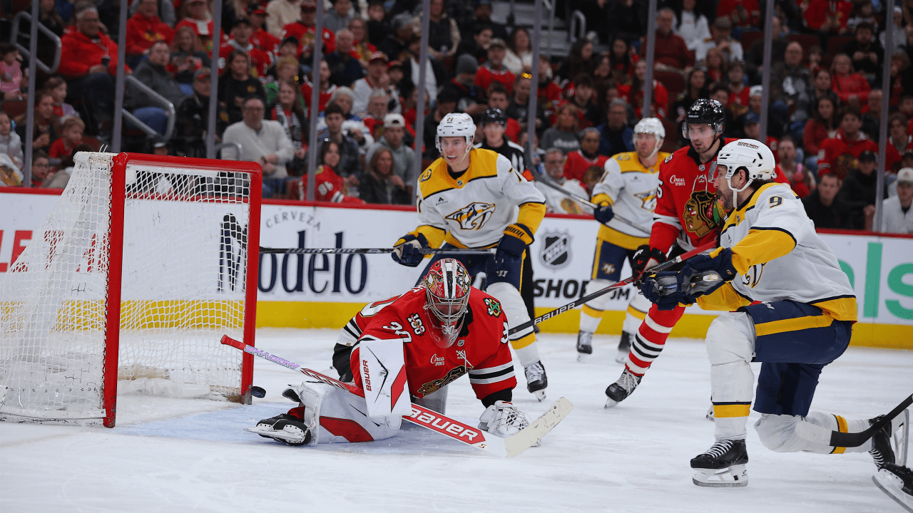 Forsberg scores twice, Predators edge Blackhawks in OT for 4th straight win