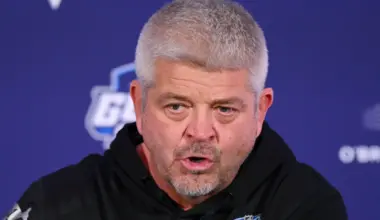 Red Wings' Todd McLellan cites ‘playoff atmosphere’ in win over Canadiens as DeBrincat shines