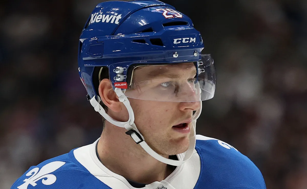 Jared Bednar reacts to Nathan MacKinnon's criticism as Avalanche make roster move