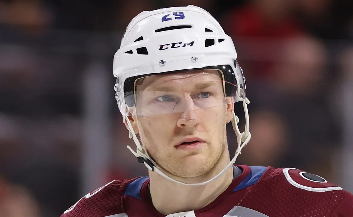 Nathan MacKinnon urges Avalanche to figure out divisional opponent before playoffs