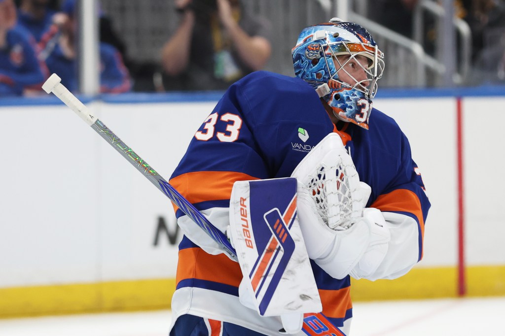 New York Islanders goaltender David Rittich (33) reacts after making a save.