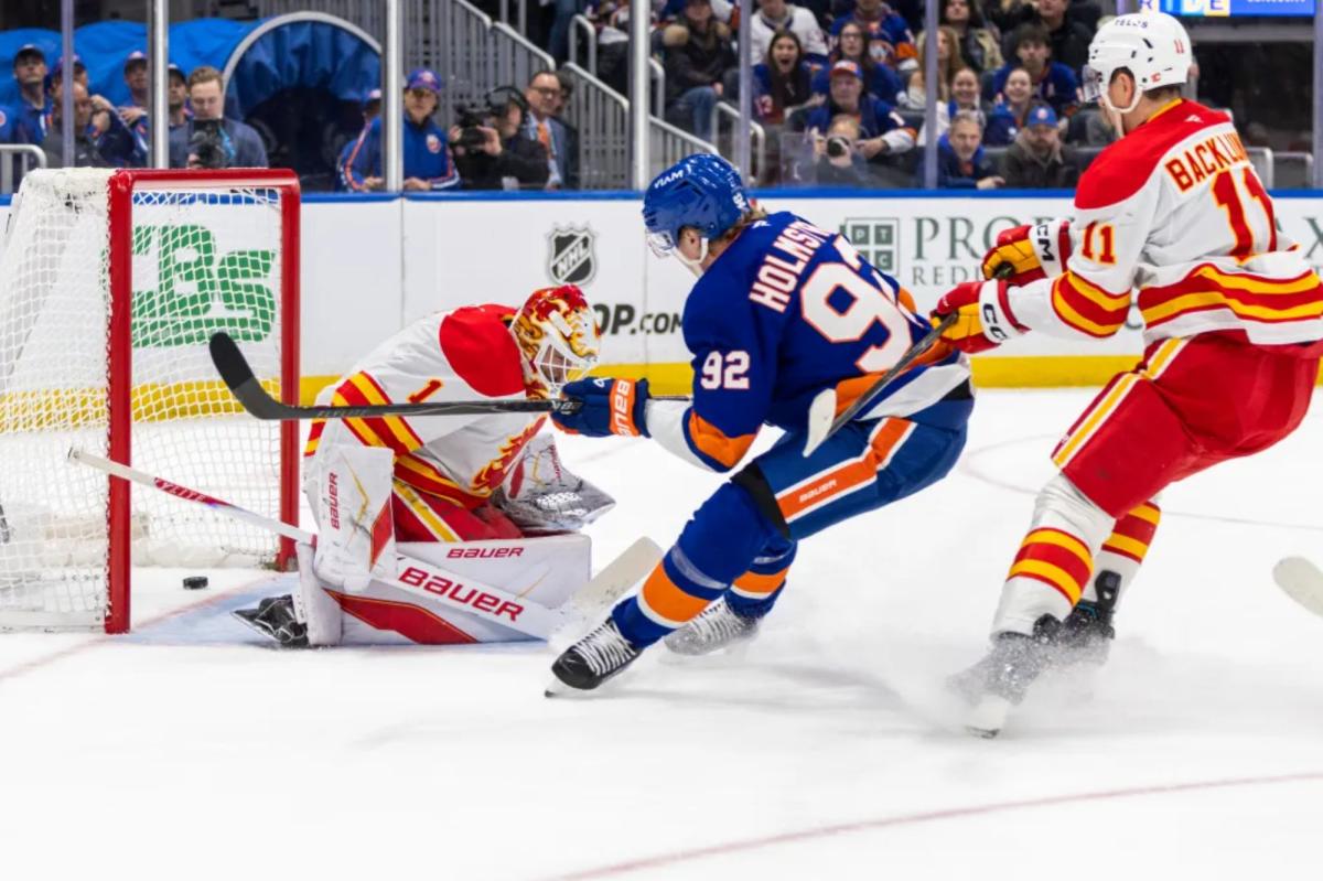 Islanders' quick start the difference in win over Flames