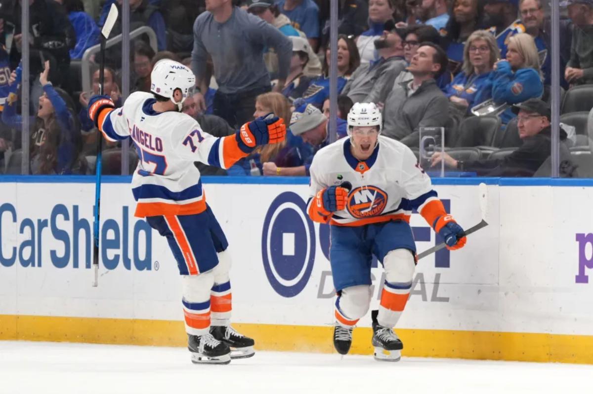 Islanders' late magic continues with comeback win over Blues