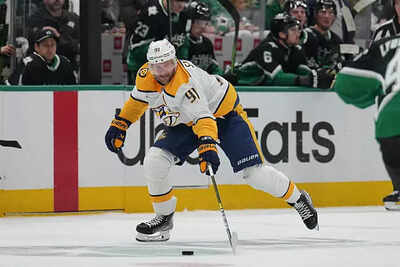 New Jersey Devils consider acquiring Steven Stamkos from Nashville Predators despite current playoff struggles in 2026