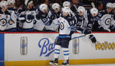 Perfetti breaks tie in 3rd, Jets cool off Avalanche