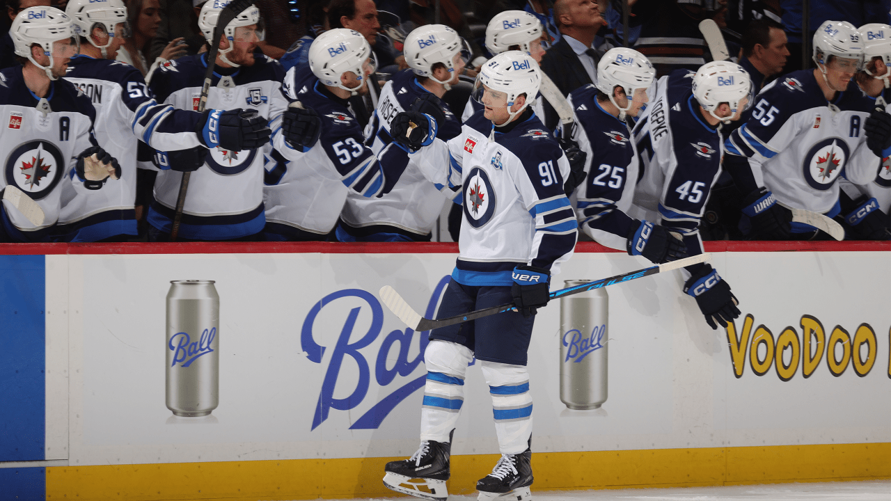 Perfetti breaks tie in 3rd, Jets cool off Avalanche