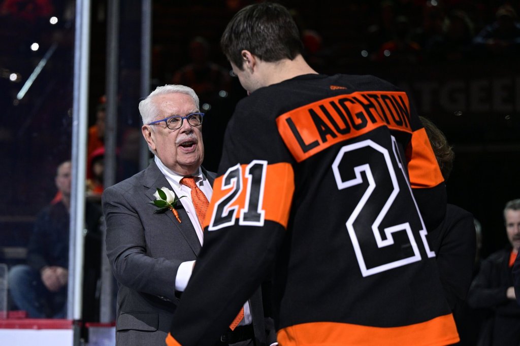 Flyers PA announcer Lou Nolan still going strong after 50-plus years
