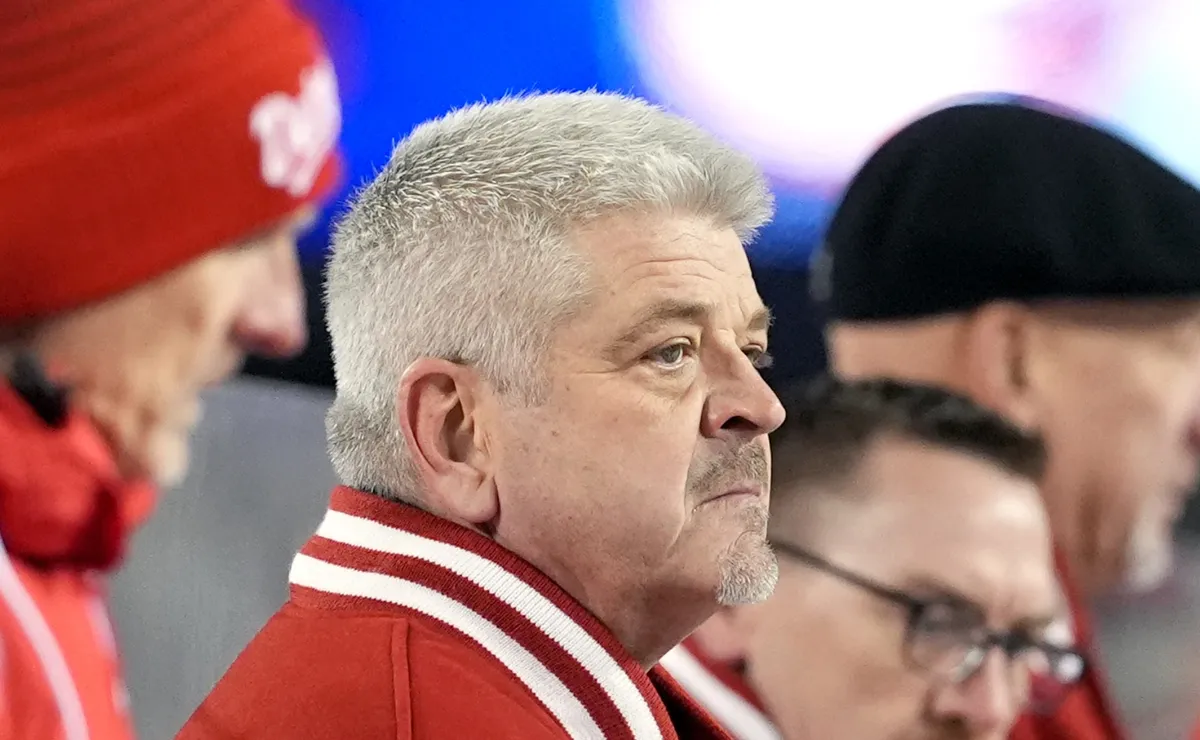 Todd McLellan doesn't let Red Wings off the hook after loss to Flyers hinders playoff odds
