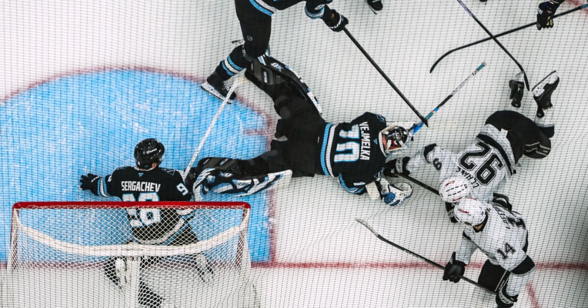 Schmaltz scores in OT to give the Mammoth a 4-3 victory over the Kings