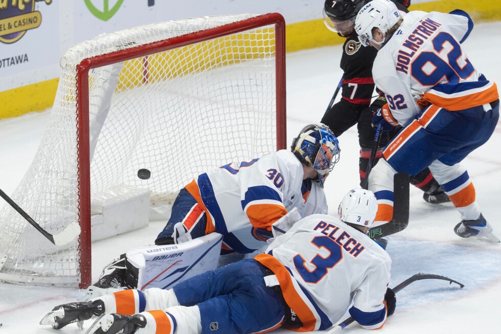 Tkachuk scores with 11.1 seconds left to lift the Senators past the Islanders, 3-2
